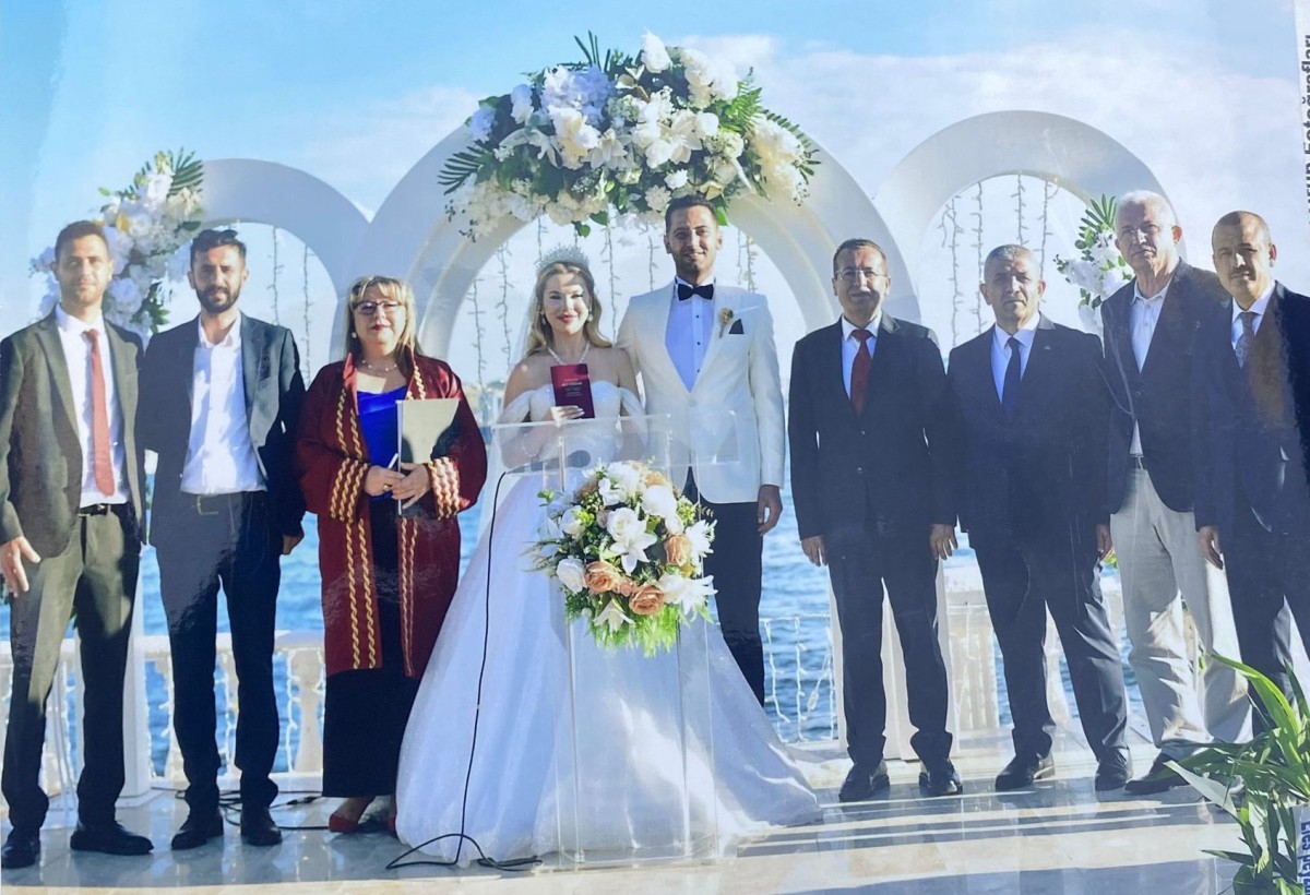 İzmir’de Akgün ve Akkaya Ailelerinin Mutlu Günü