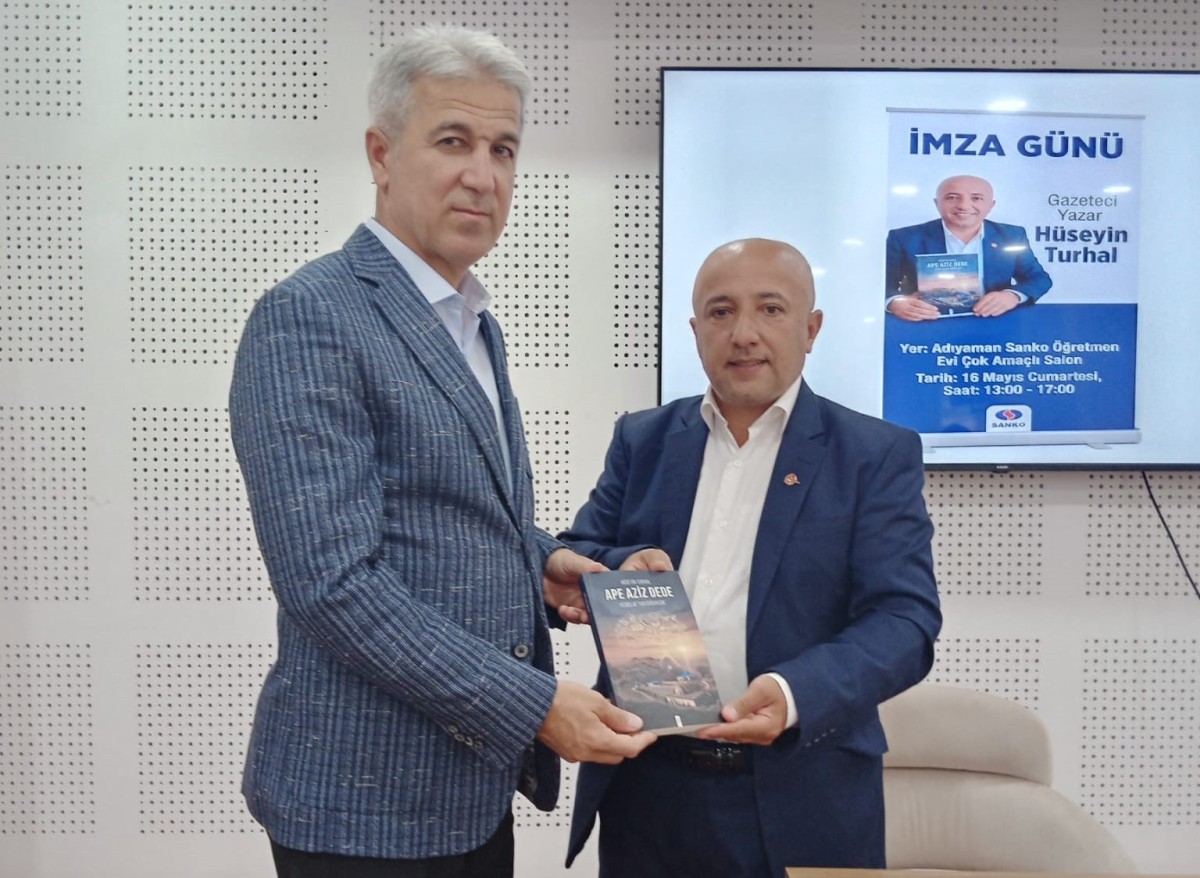 Hüseyin Turhal “Ape Aziz Dede” İçin Düzenlenen İmza Gününde Okurlarıyla Buluştu