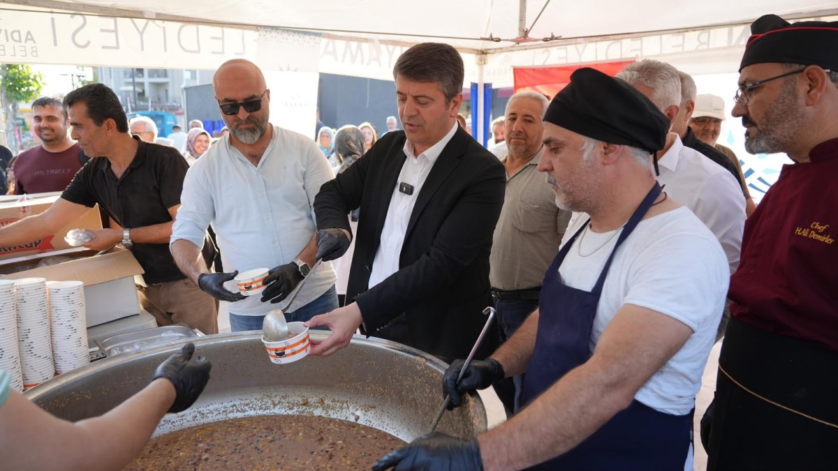 Adıyaman Belediyesi’nden Aşure İkramı Başkan Tutdere: “Aşure Lokmamızı Halkımızla Bölüştük”