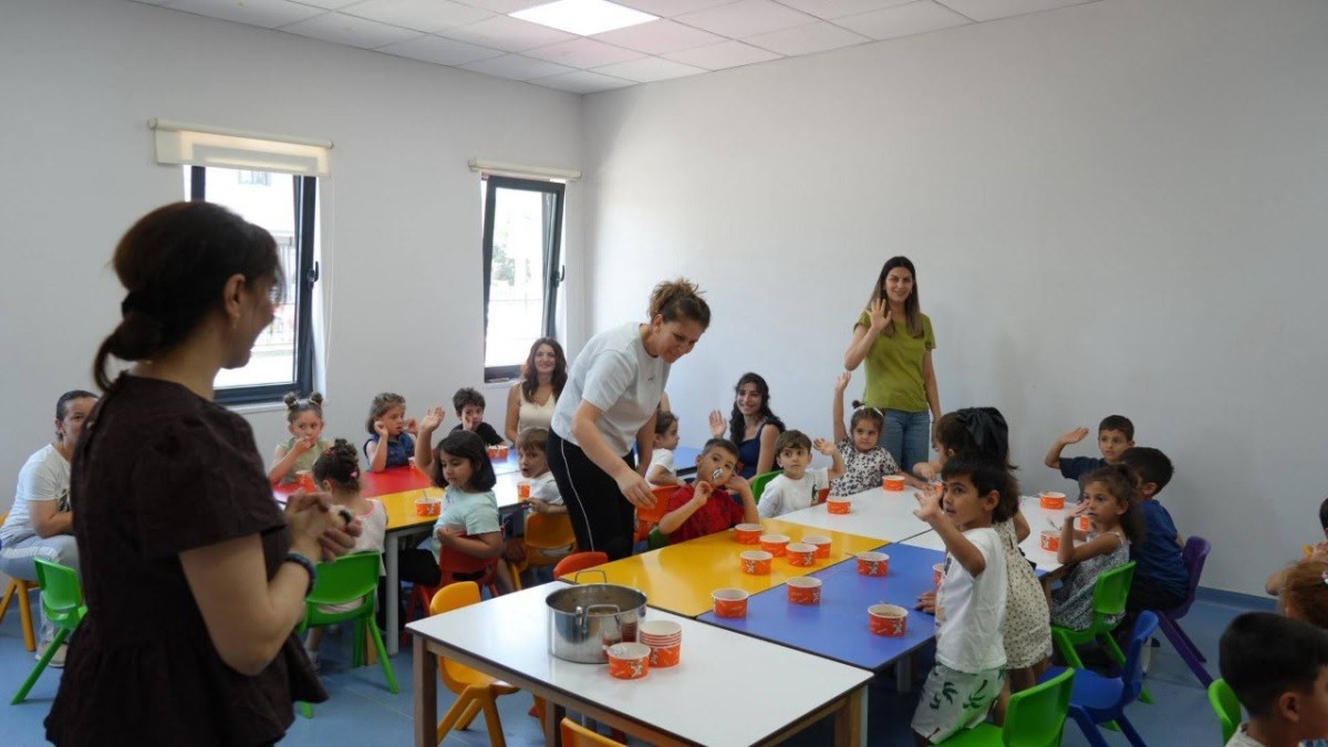  Yeni Mahalle Çocuk Kampüsü’nde Aşure Etkinliği Düzenlendi  Minikler Aşure Geleneğini Yaşayarak Öğrendi