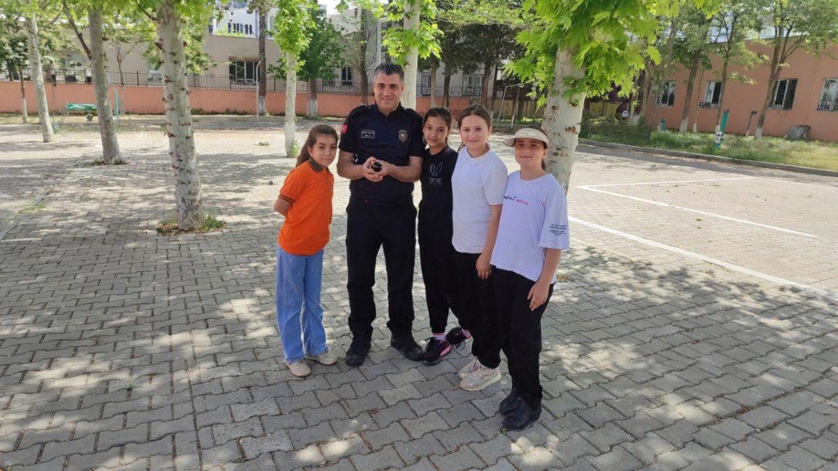 Yuvadan Düşen Saksağan Yavrusu İtfaiye Ekiplerince Kurtarıldı