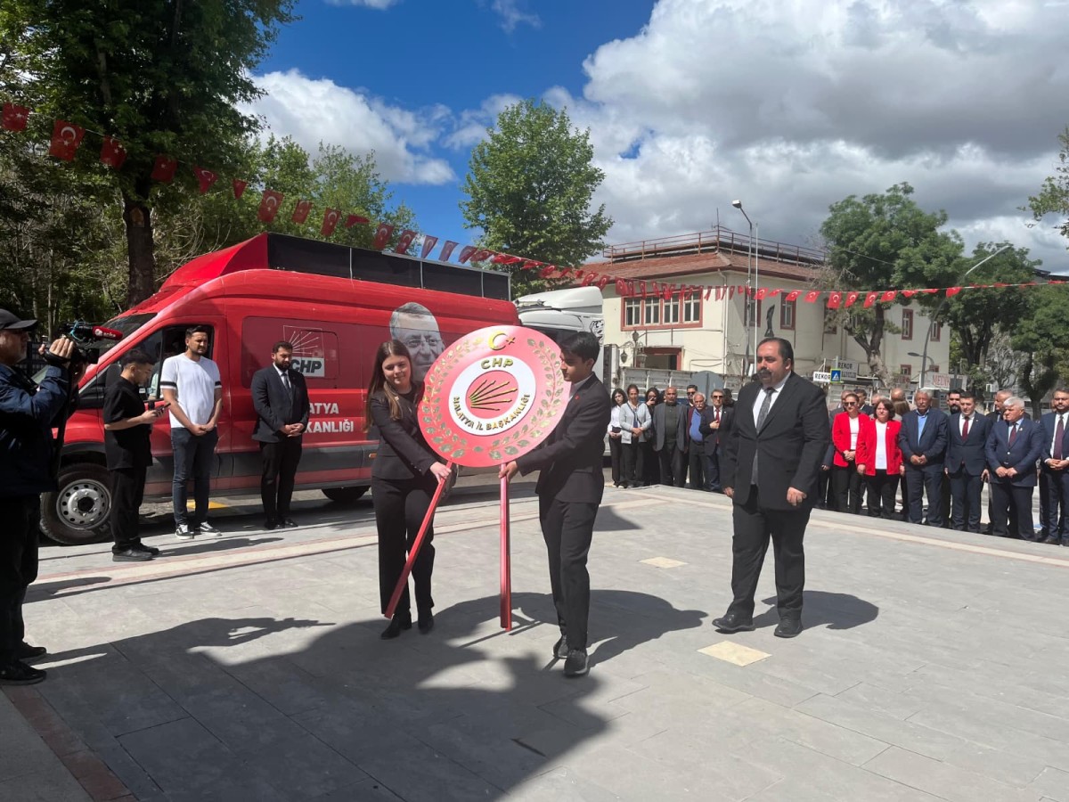 CHP 19 Mayıs’ta Atatürk Anıtı’na Çelenk Sundu