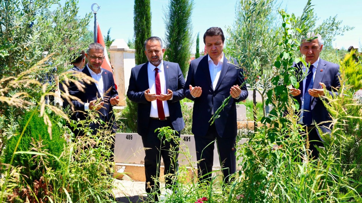 Mahmut Arıkan’dan Adıyaman’da Anlamlı Ziyaret: Deprem Şehitleri ve Fahri Yaldız Dualarla Anıldı