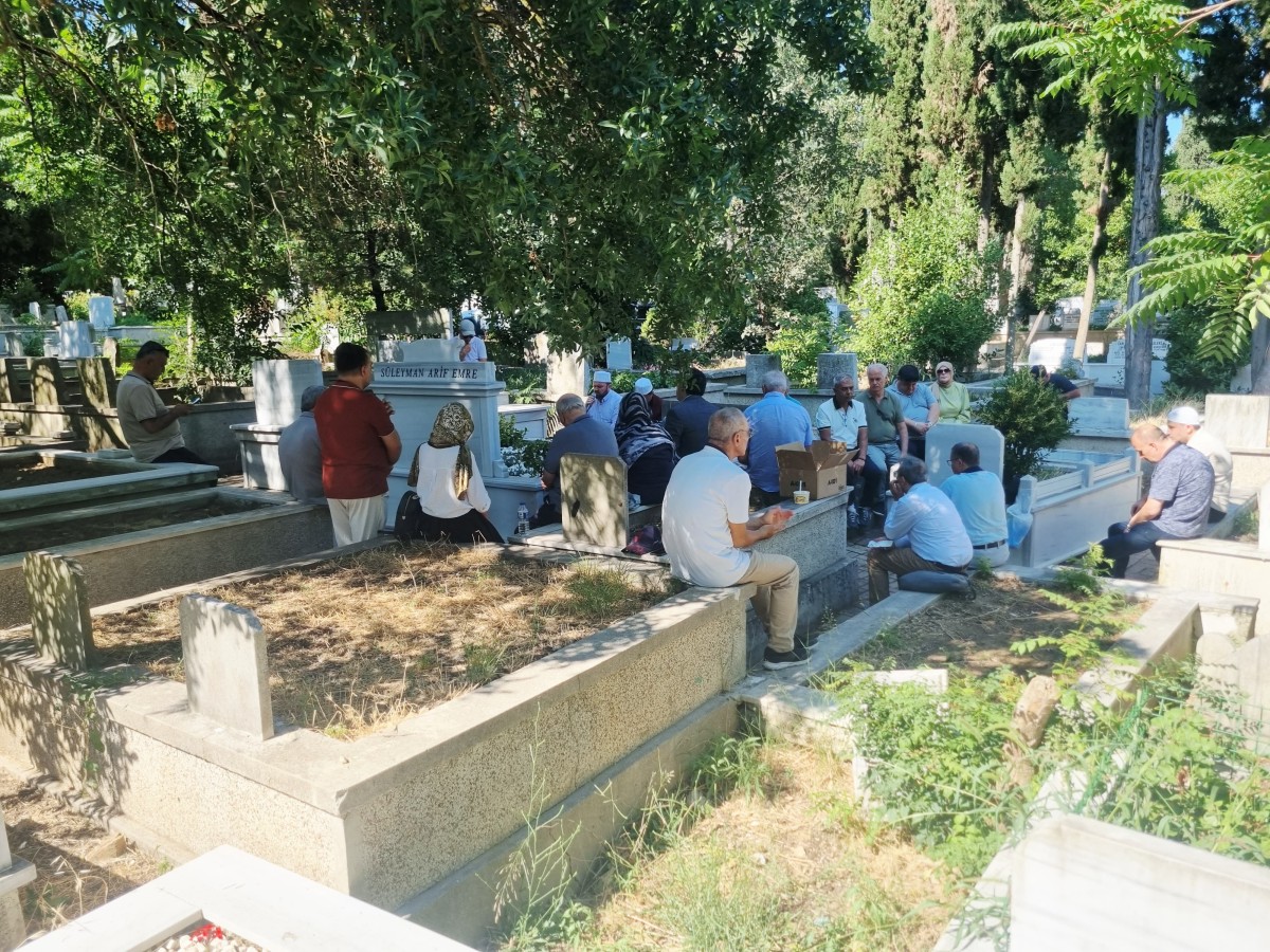 Süleyman Arif Emre, Vefat Yıl Dönümünde Kabri Başında Rahmet ve Dualarla Anıldı