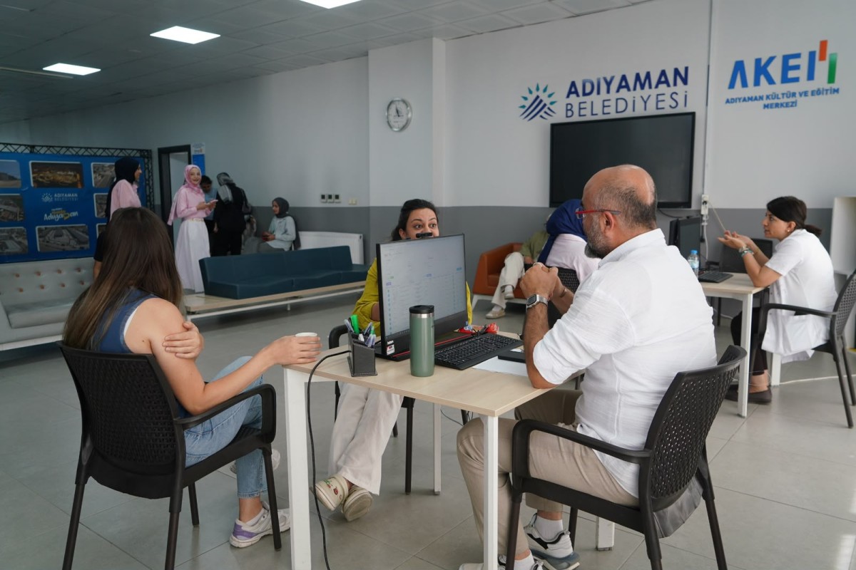 YKS Tercih Döneminde Adıyaman Belediyesi’nden Gençlere Ücretsiz Rehberlik 2 Bin 500 Genç Geleceğini Uzmanlarla Planladı