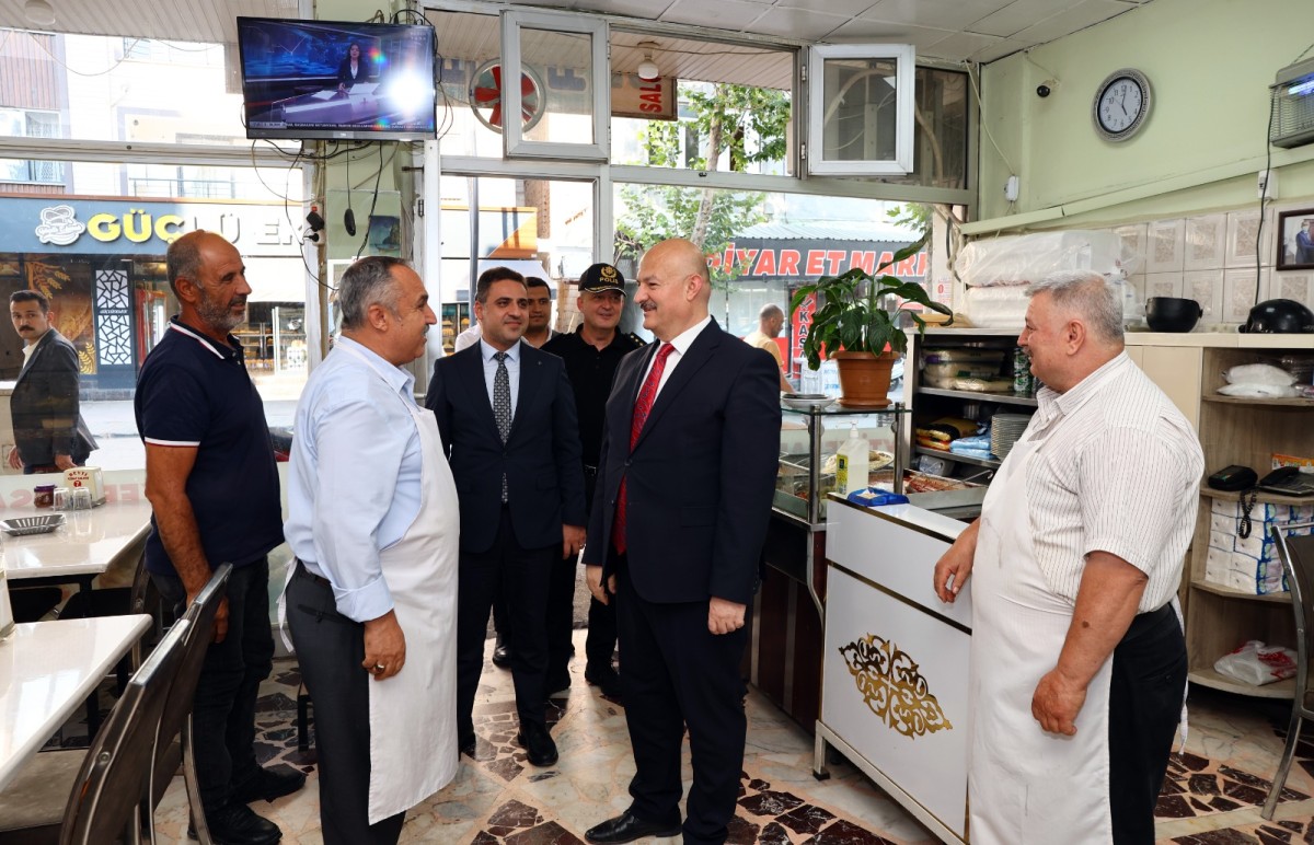 Vali Küçük, Sıratut Mahallesi Esnafıyla Bir Araya Geldi