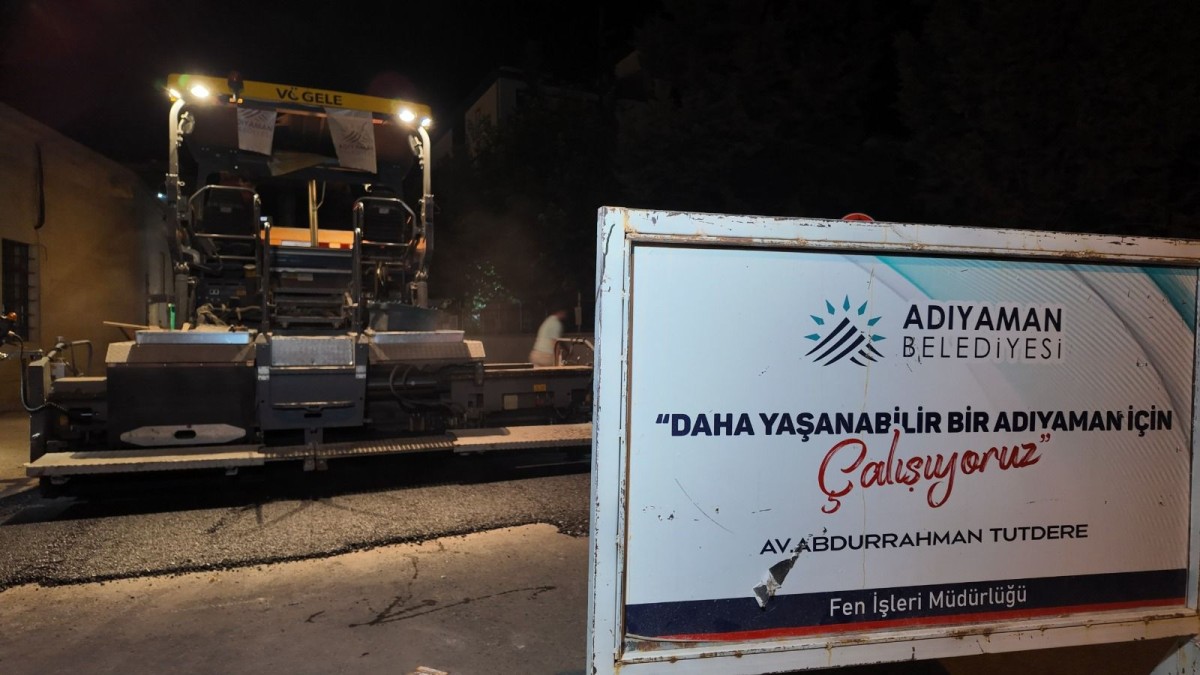 Adıyaman Belediyesi’nden Mara ve Musalla Mahallelerinde Gece Asfalt Mesaisi